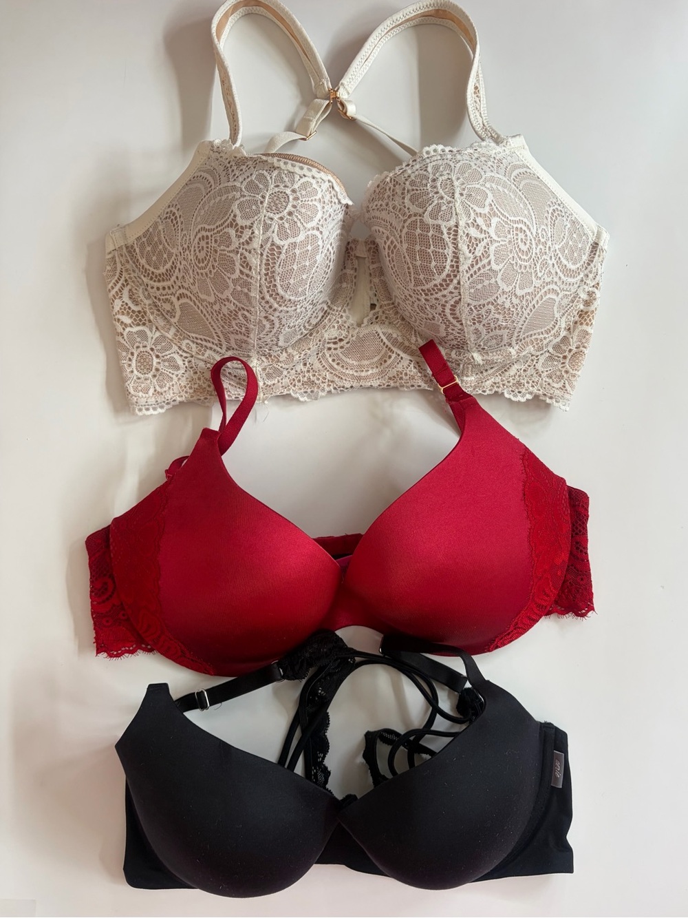 3 pack bundle value Lace & T-Shirt Bra Bundle Cream, Red, Black size 36D